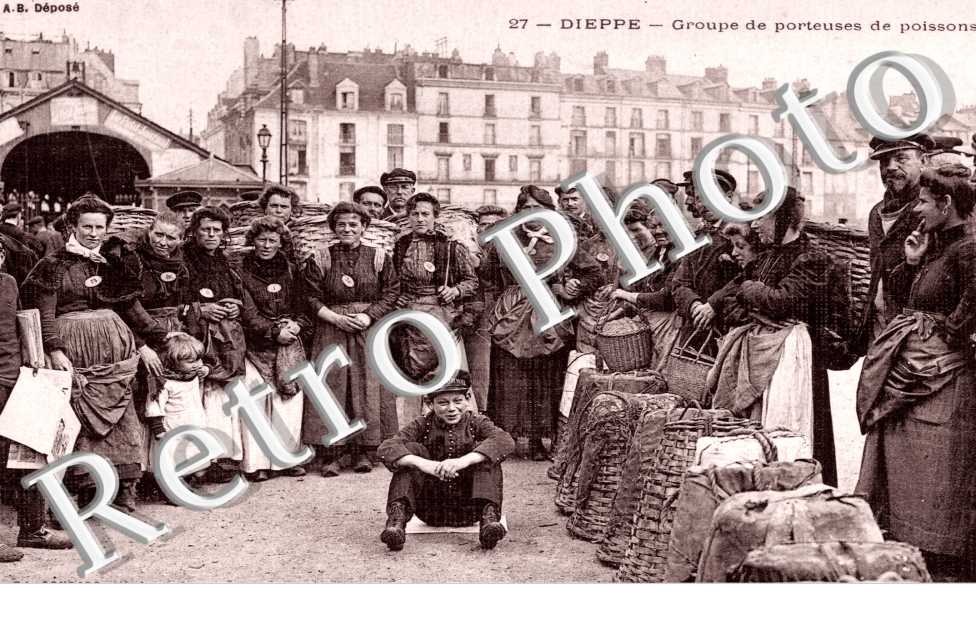 Groupe de porteuses de poissons