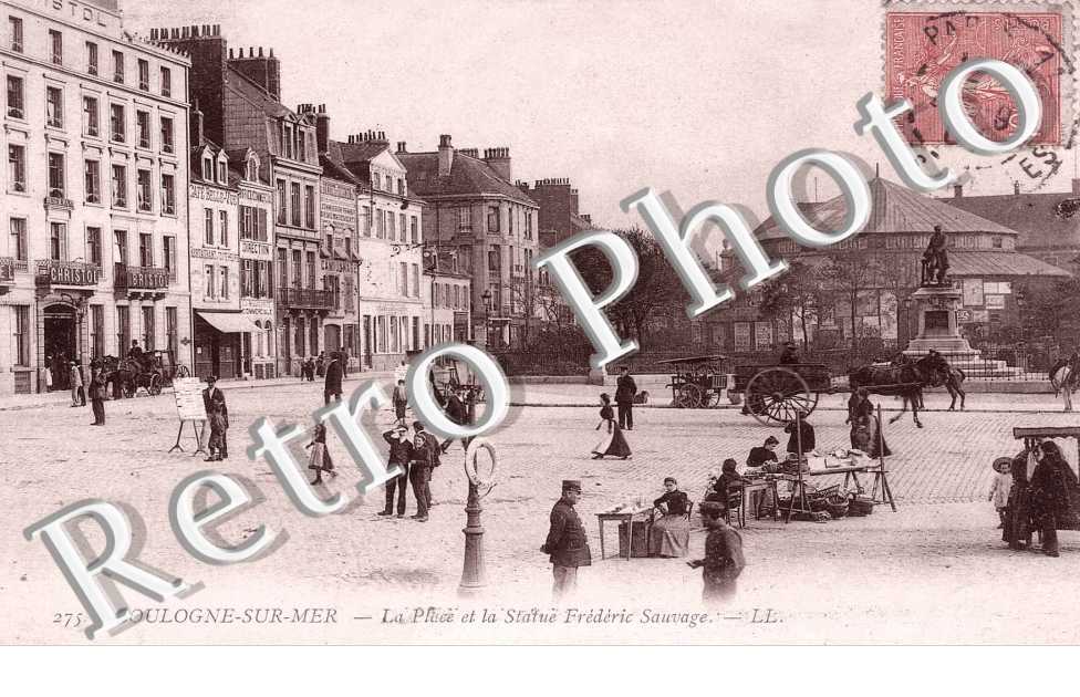 la place et la statue Frederic Sauvage