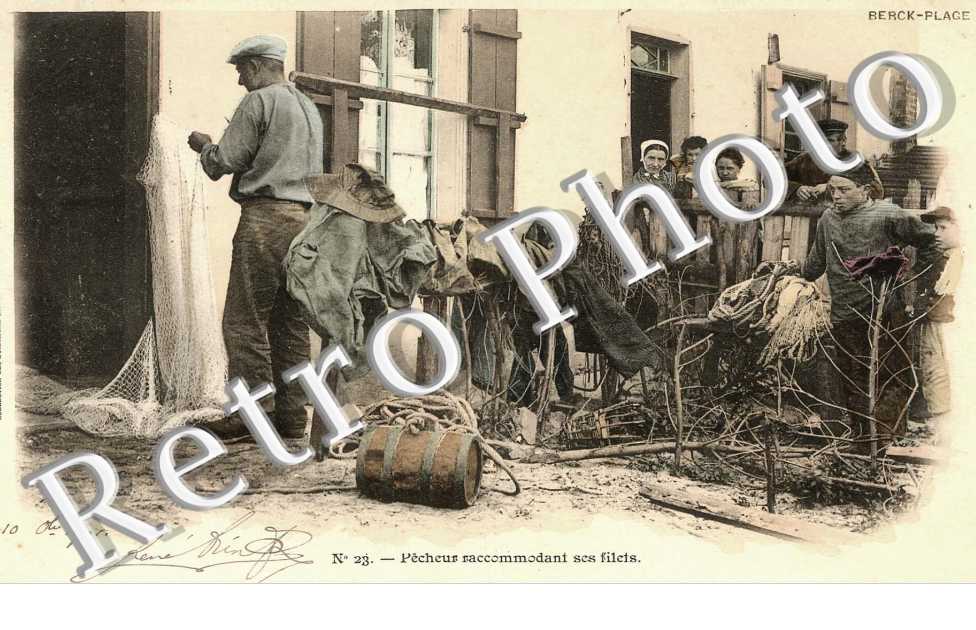 Pecheurs raccomodant ses filets