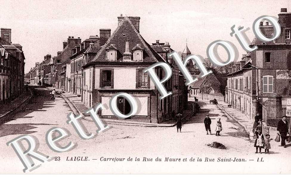CARREFOUR DE LA RUE DU MAURE ET SAINT JEAN