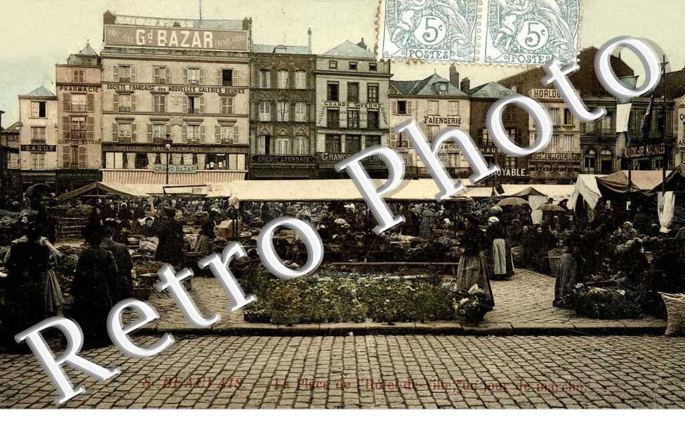 La Place de l&#039;Hotel de Ville, un jour de Marche
