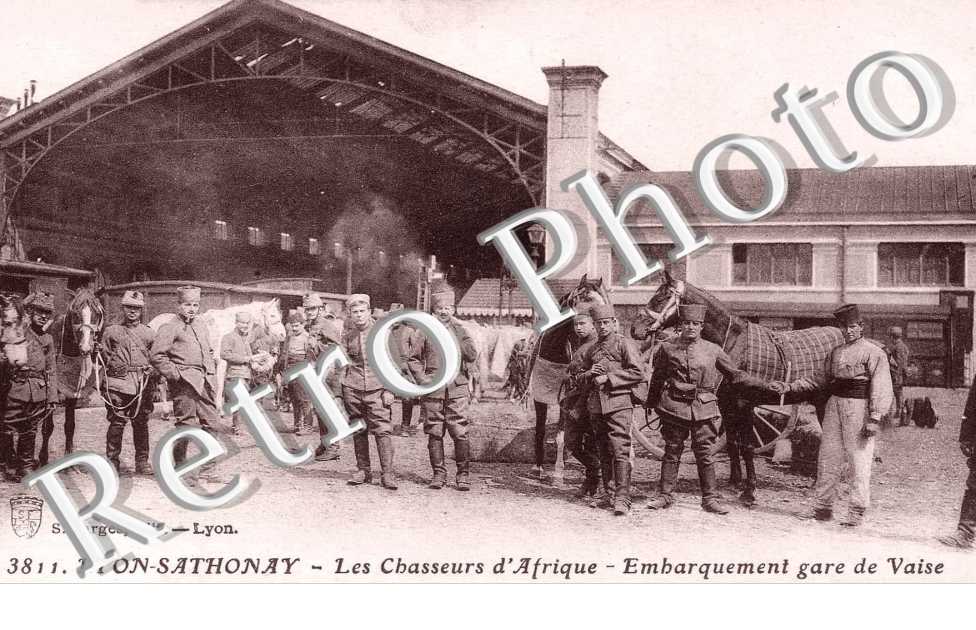 SATHONAY LES CHASSEURS D'AFRIQUE Embarquement gare de Vaise