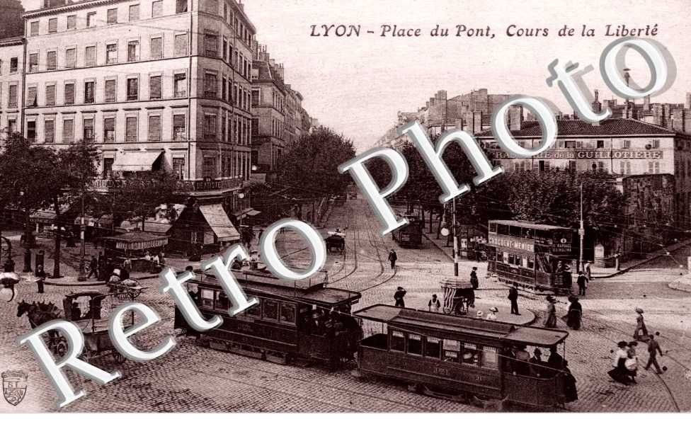 PLACE DU PONT COURS DE LA LIBERTE