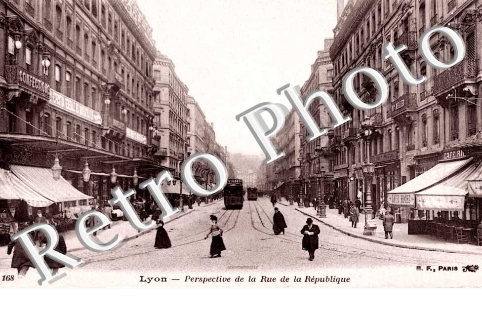 PERSPECTIVE DE LA RUE DE LA REPUBLIQUE