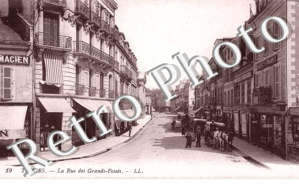 LA RUE DES GRANDS FOSSES