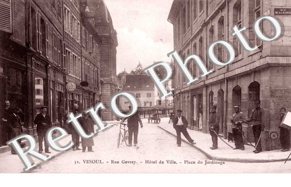Rue Gevrey - Hotel de Ville - Place du jardinage