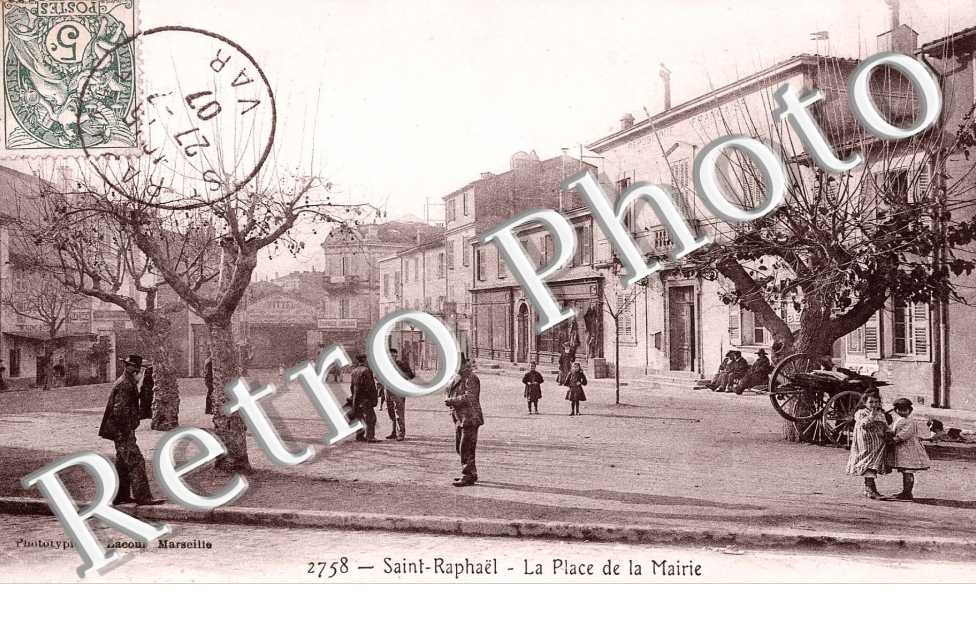 LA PLACE DE LA MAIRIE