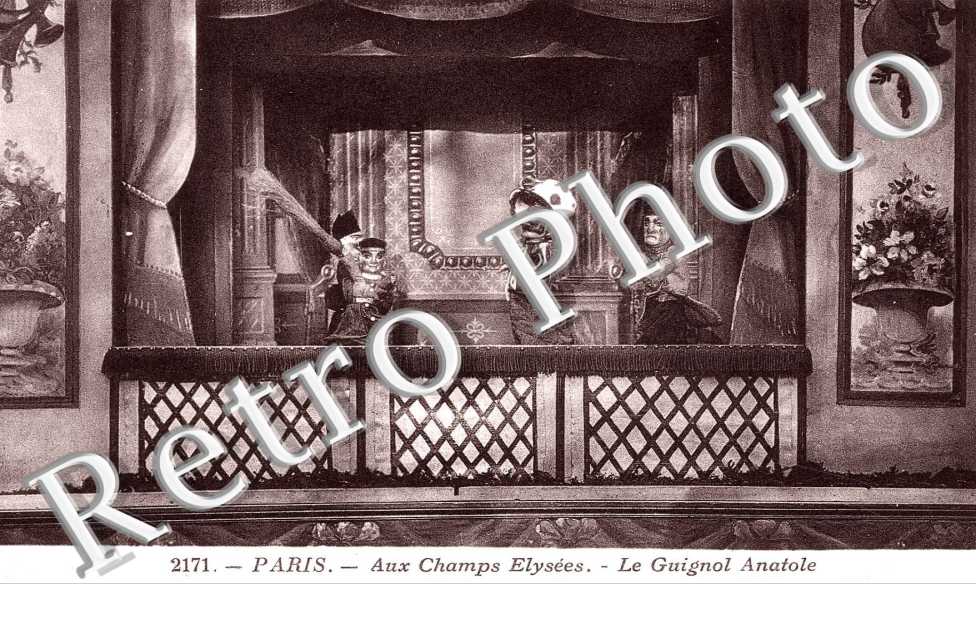 Aux Champs Elysees, le Guignol Anatole