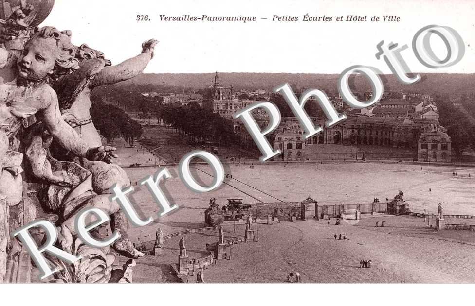 PETITES ECURIES ET HOTEL DE VILLE