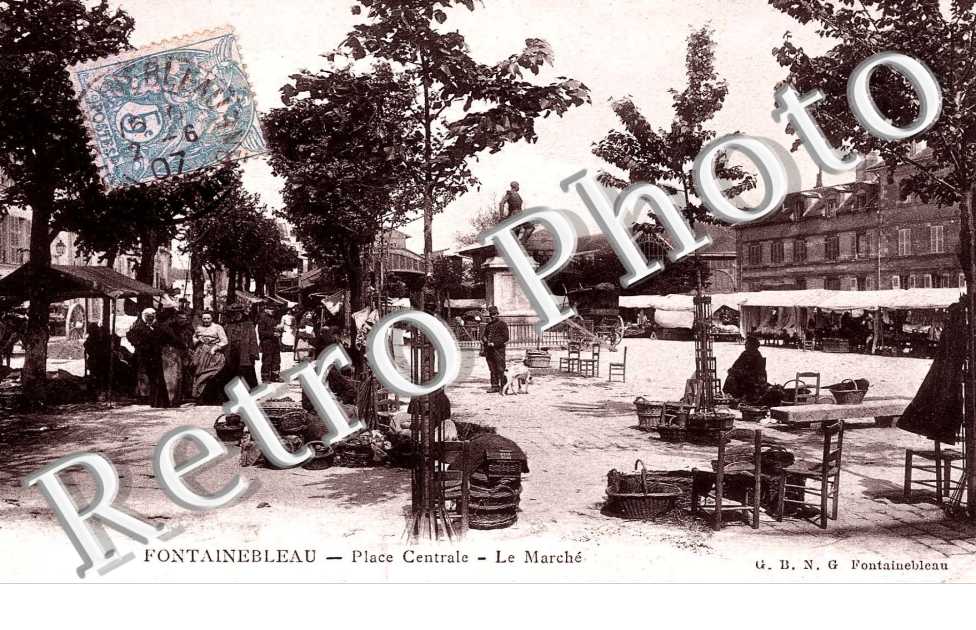 Place centrale - Le marche