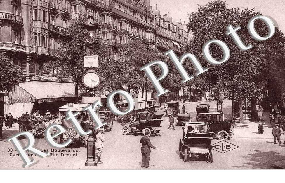 LES BOULEVARDS  Carrefour de la rue Drouot