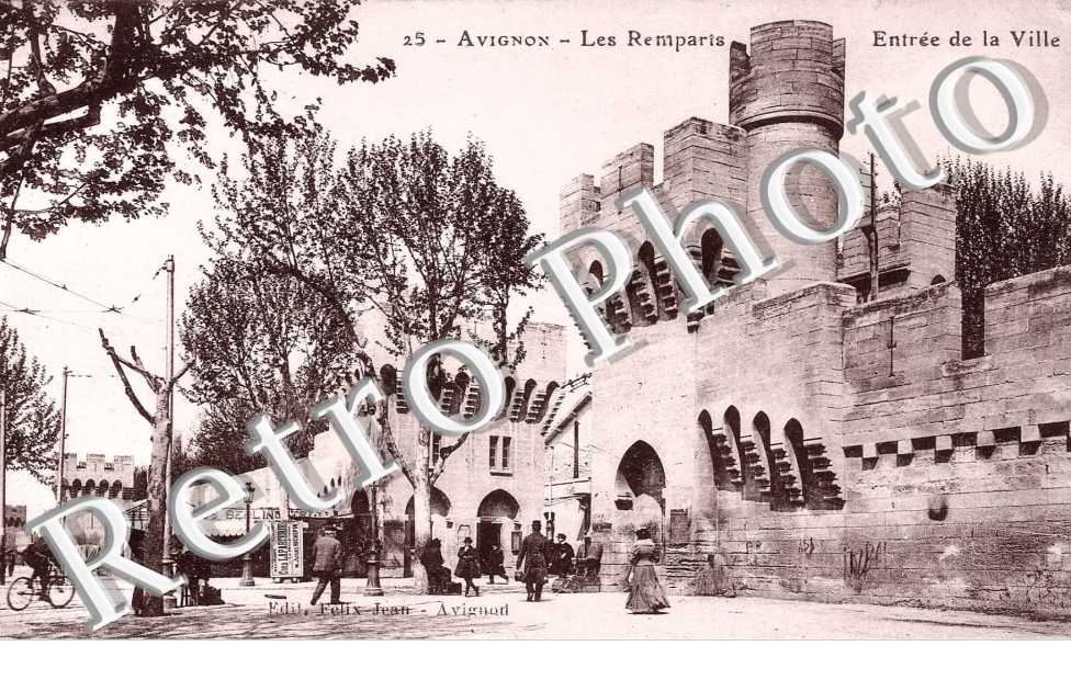 LES REMPARTS ENTREE DE LA VILLE