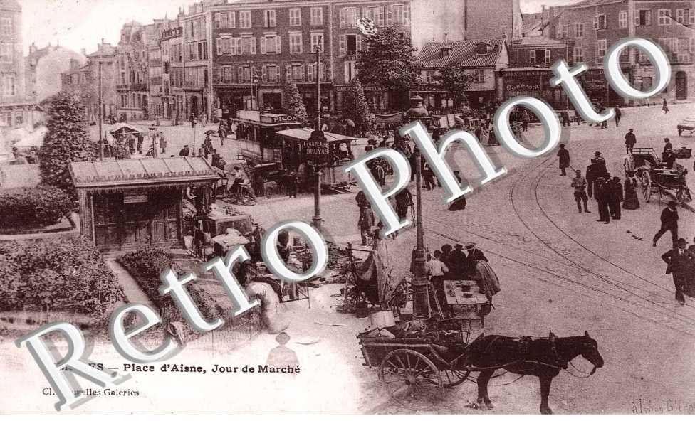 PLACE D&#039;AISNE, UN JOUR DE MARCHE