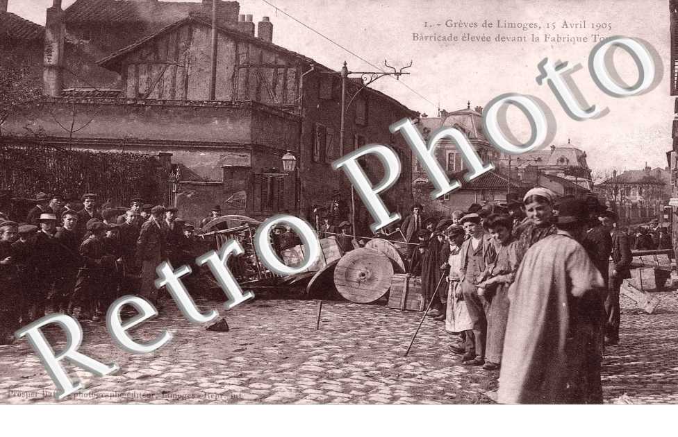 GREVES 15 AVRIL 1905 Barricade elevee devant la fabrique Touze