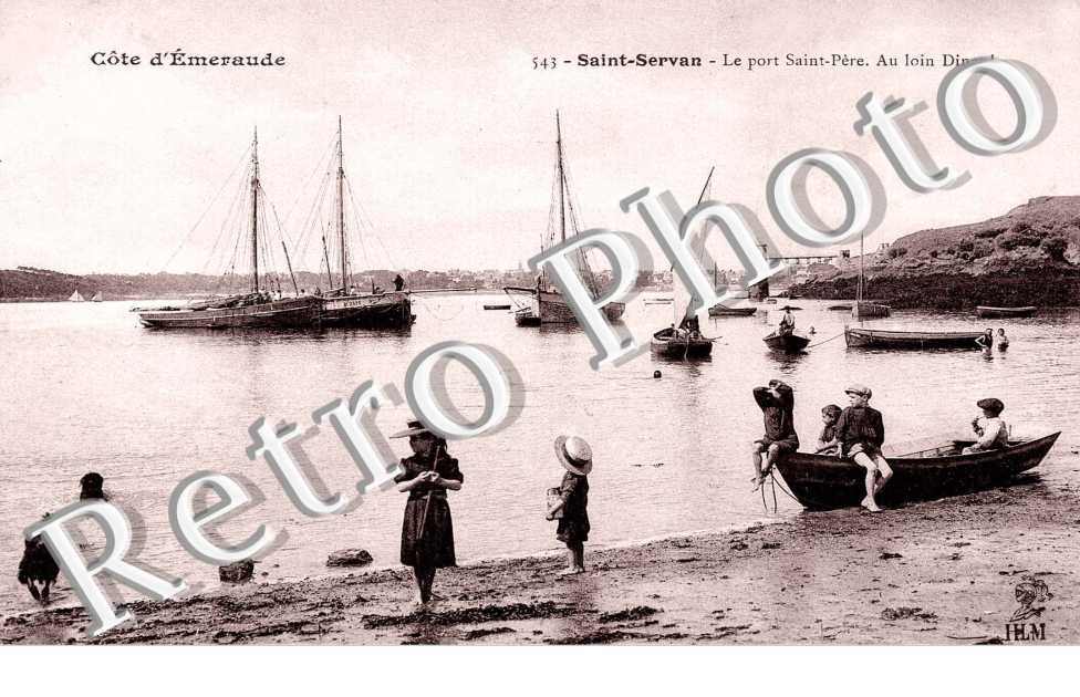 le port saint pere, au loin dinard