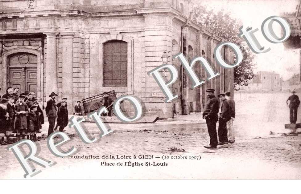 inondations de la loire a gien, place de l&#039;eglise st louis