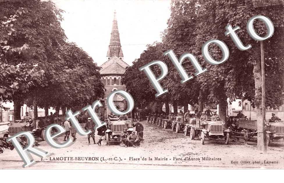 place de la mairie, parc d&#039;autos militaires