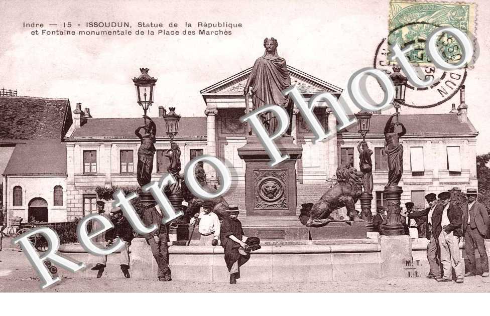 Statue de la republique  Place des Marches