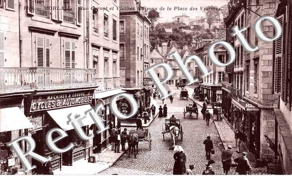 rue carnot et vieilles maisons de la place des viarmes