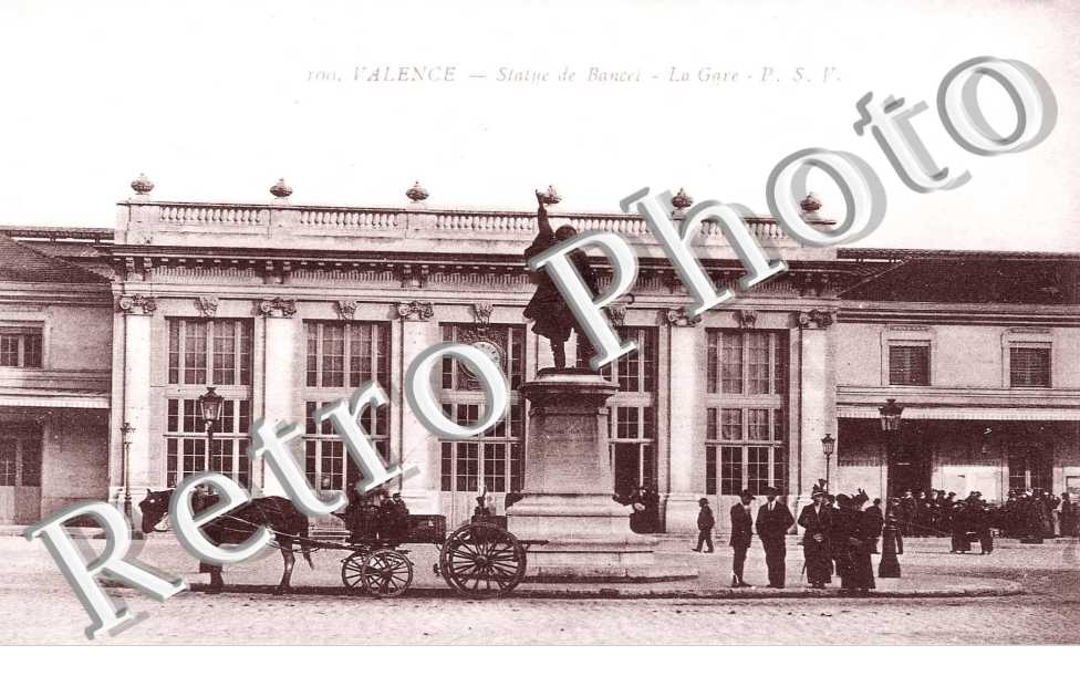 Statue deBancei- la gare