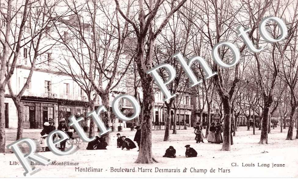 Boulevard Marre Desmarais et champ de Mars