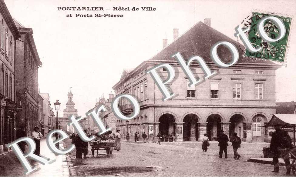 HOTEL DE VILLE ET PORTE ST PIERRE