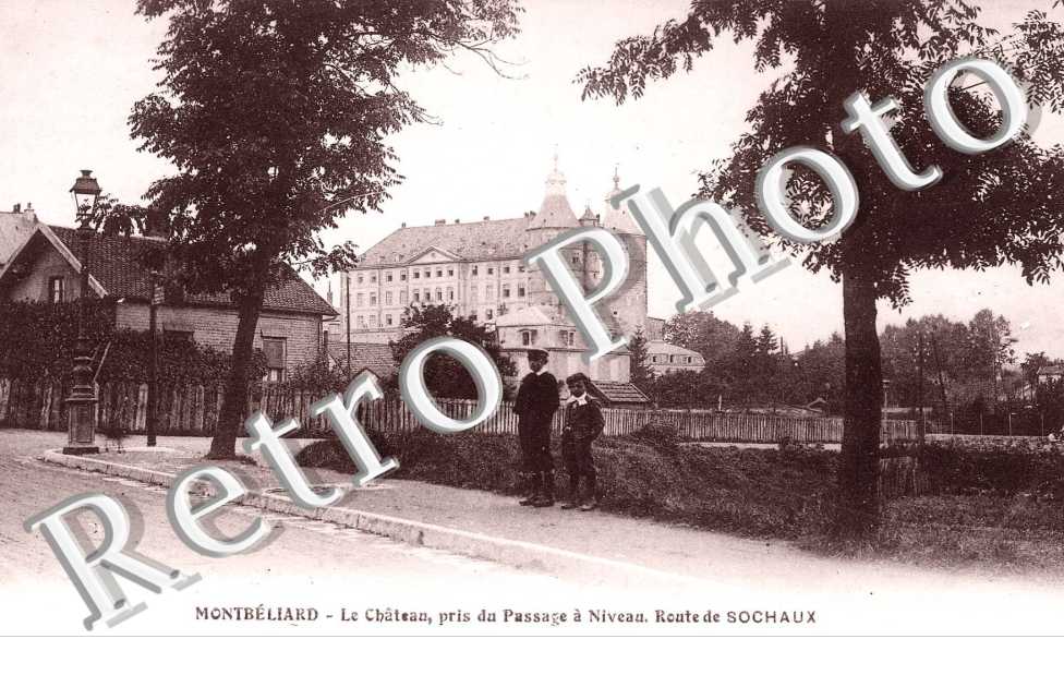 LE CHATEAU PRIS DU PASSAGE Ë NIVEAU
