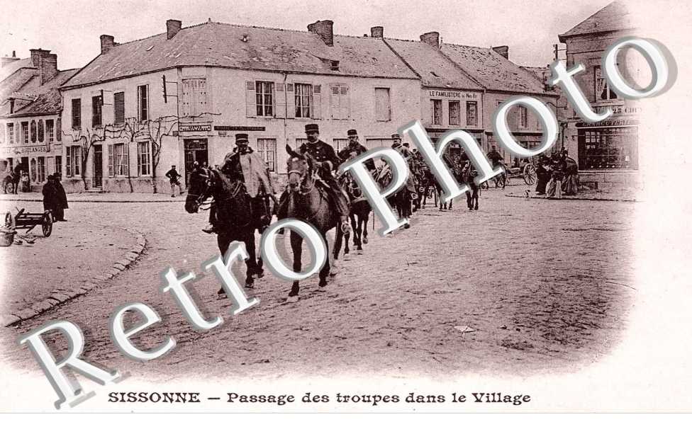PASSAGE DES TROUPES DANS LE VILLAGE