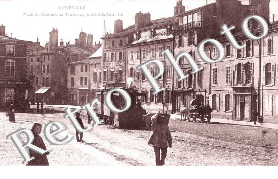 Place du Chateau et tramway Luneville - Einville