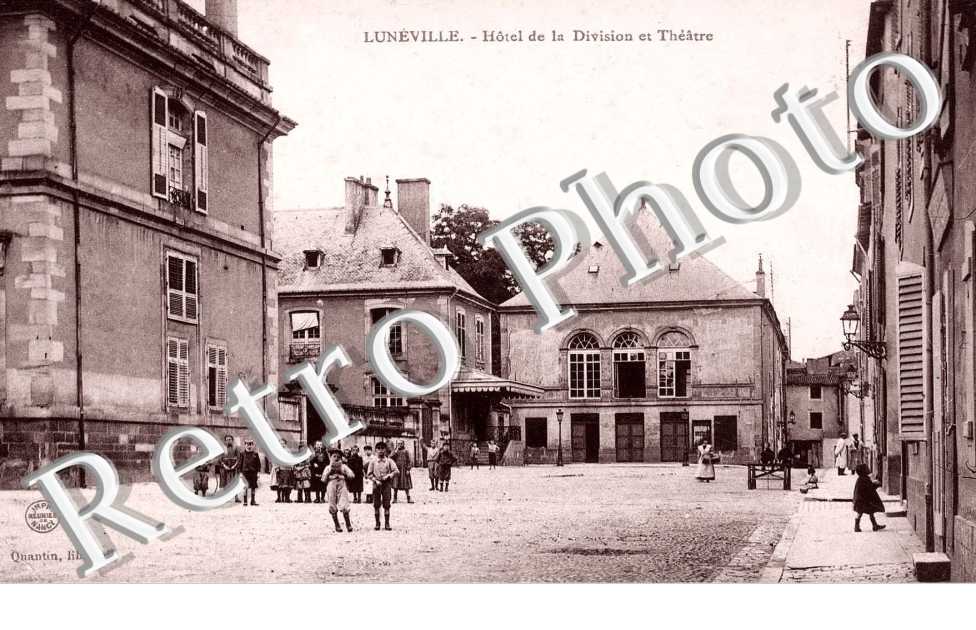 Hotel de la division et theatre
