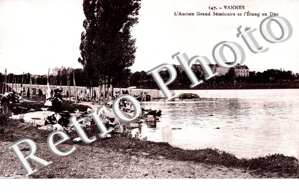 Grand seminaire et l'etang au Duc