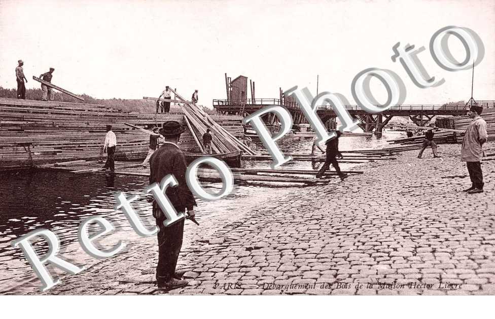 quai de la gare debarquement des bois de la Maison Hector Lievre