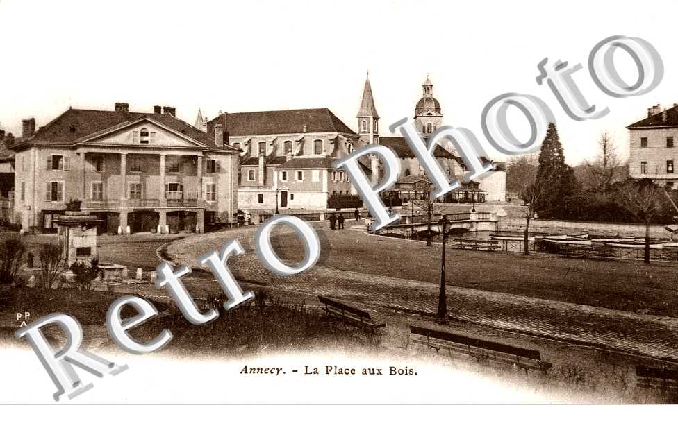 LA PLACE AUX BOIS