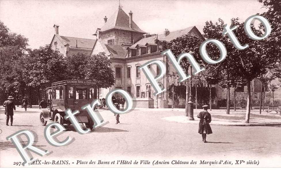 Place des Bains et l&#039;Hôtel de Ville