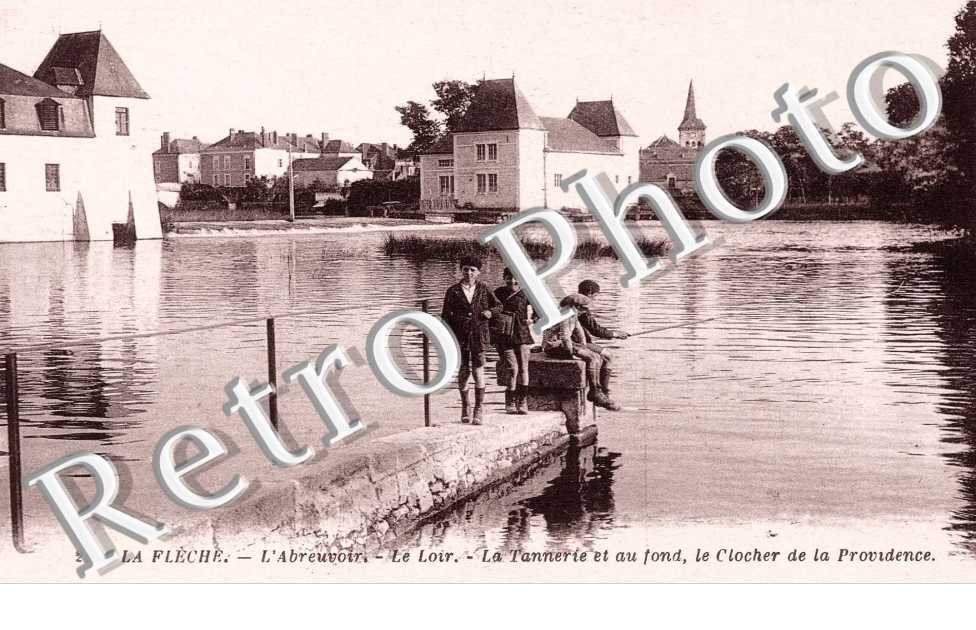 L&#039;abreuvoir - Le Loir - Le clocher de la providence