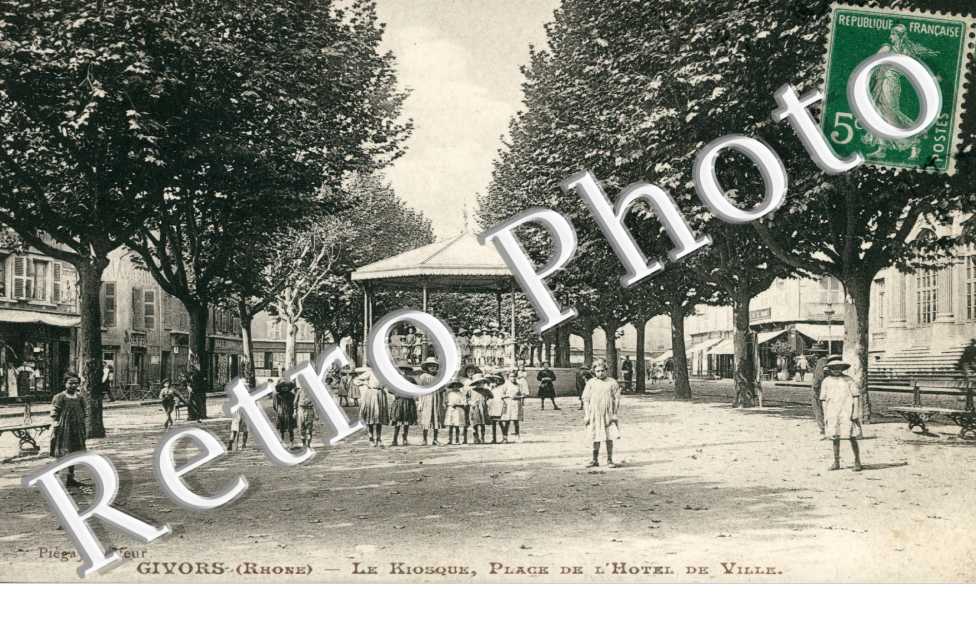 PLACE DE L'HOTEL DE VILLE KIOSQUE