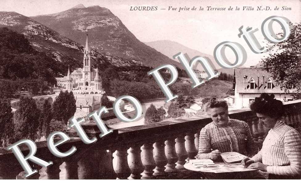 VUE PRISE DE LA TERRASSE...
