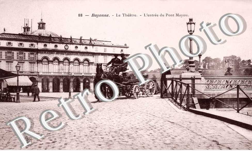 LE THEATRE l&#039;entrée deu Pont Mayou