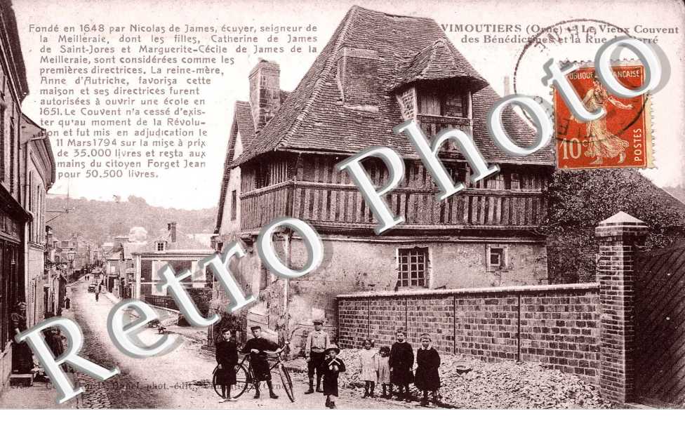le Vieux couvent de Benedictins et la rue de Perre