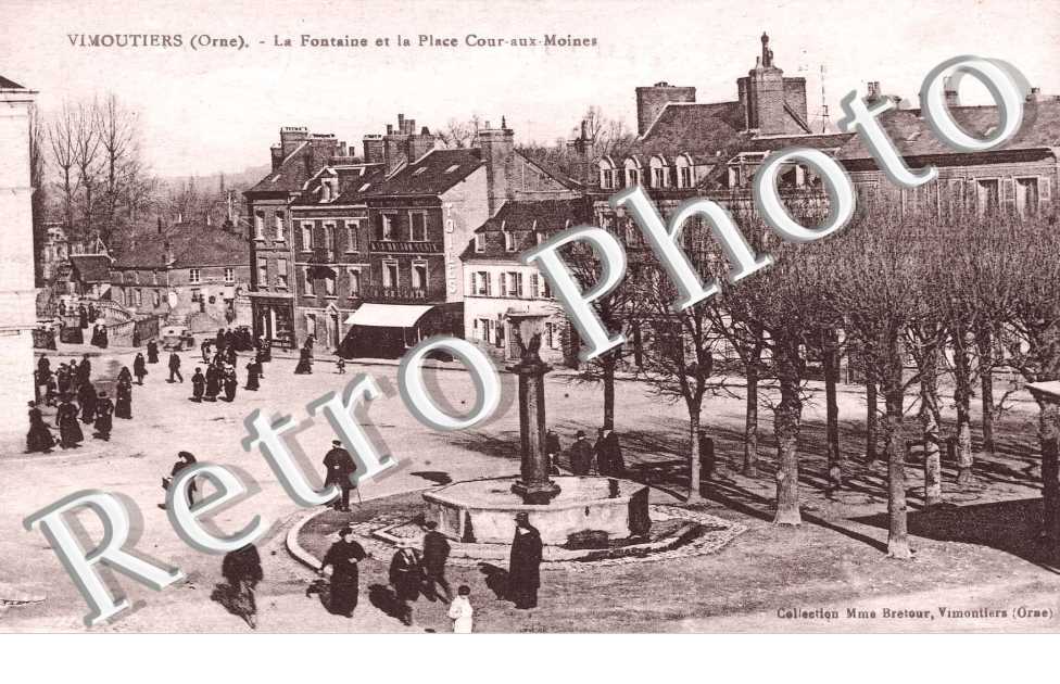 la fontaine et la place Cour aux Moines