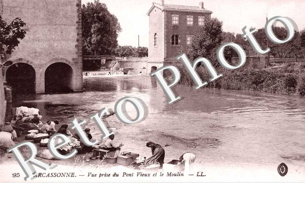 vue prise du Pont vieux et le moulin