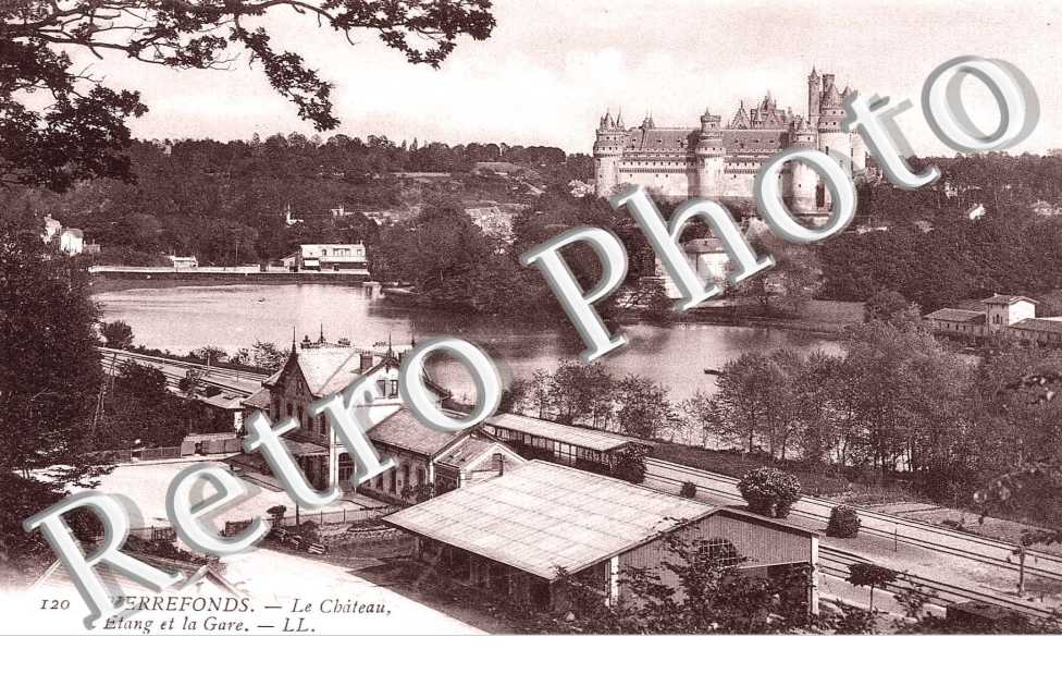 le chateau, l' etang et la gare