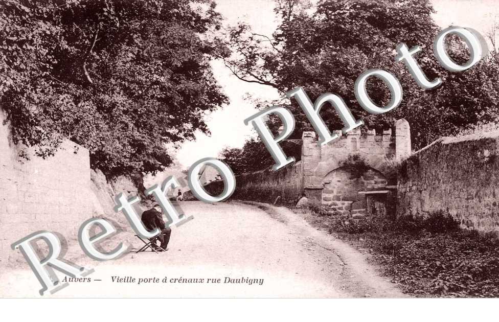Vieille Porte a crenaux rue Daubigny