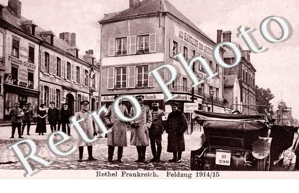 Une place en 1915
