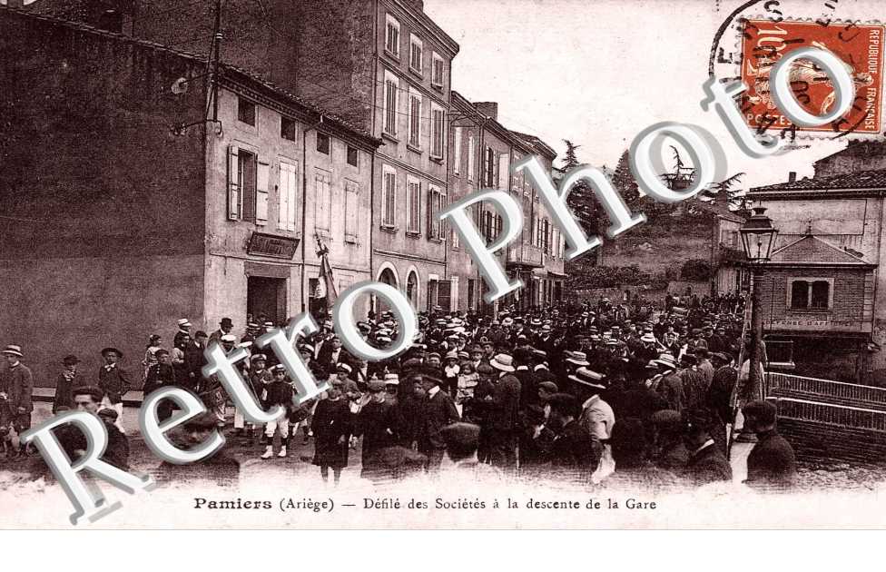 defile des societes a la descente de la gare