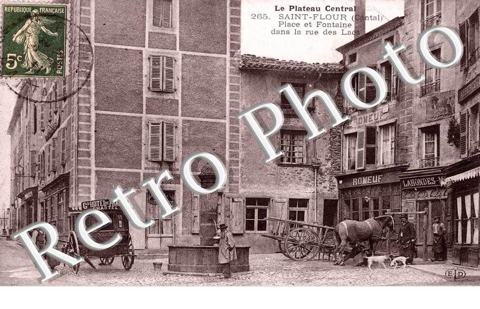 Place et fontaine dans la rue des Lacs