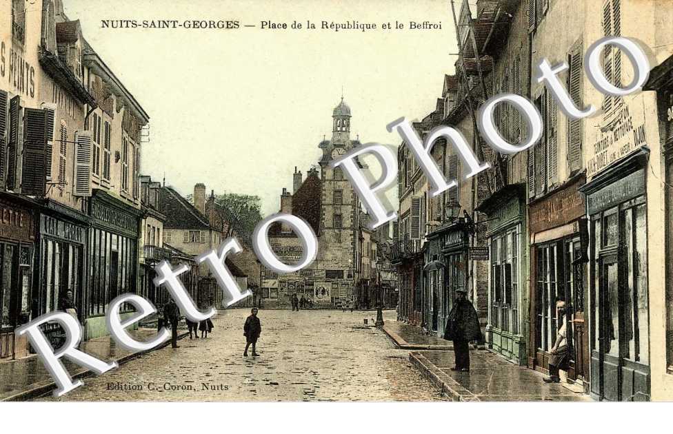 Place de la Republique et le Beffroi
