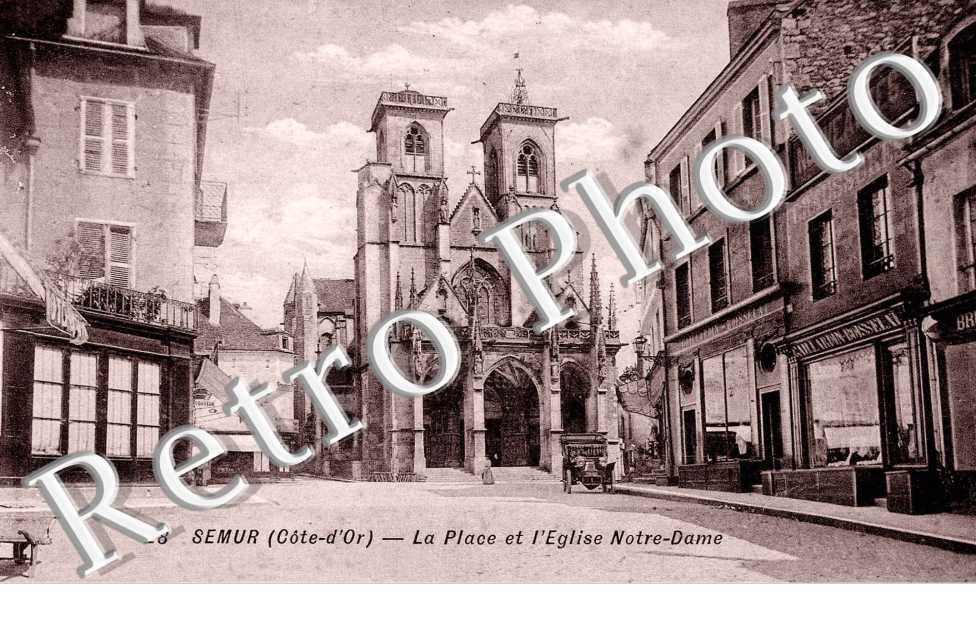 la Place et l'eglise Notre Dame