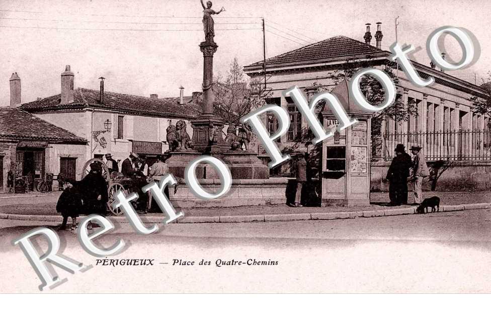 PLACE DES QUATRE CHEMINS