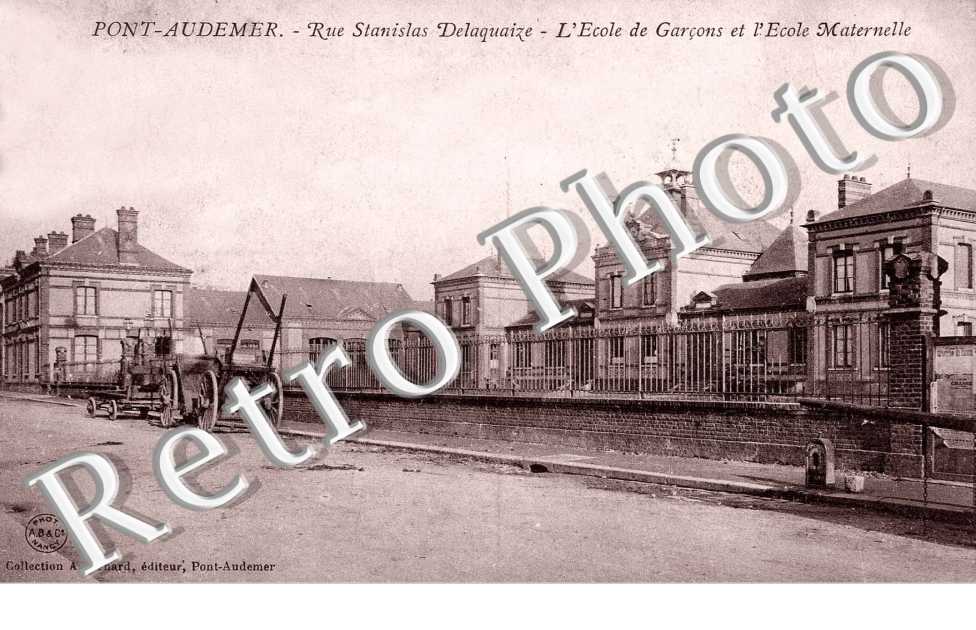 Rue Stanislas Delaquaize - ecole de Garcons et l'ecole Maternelle